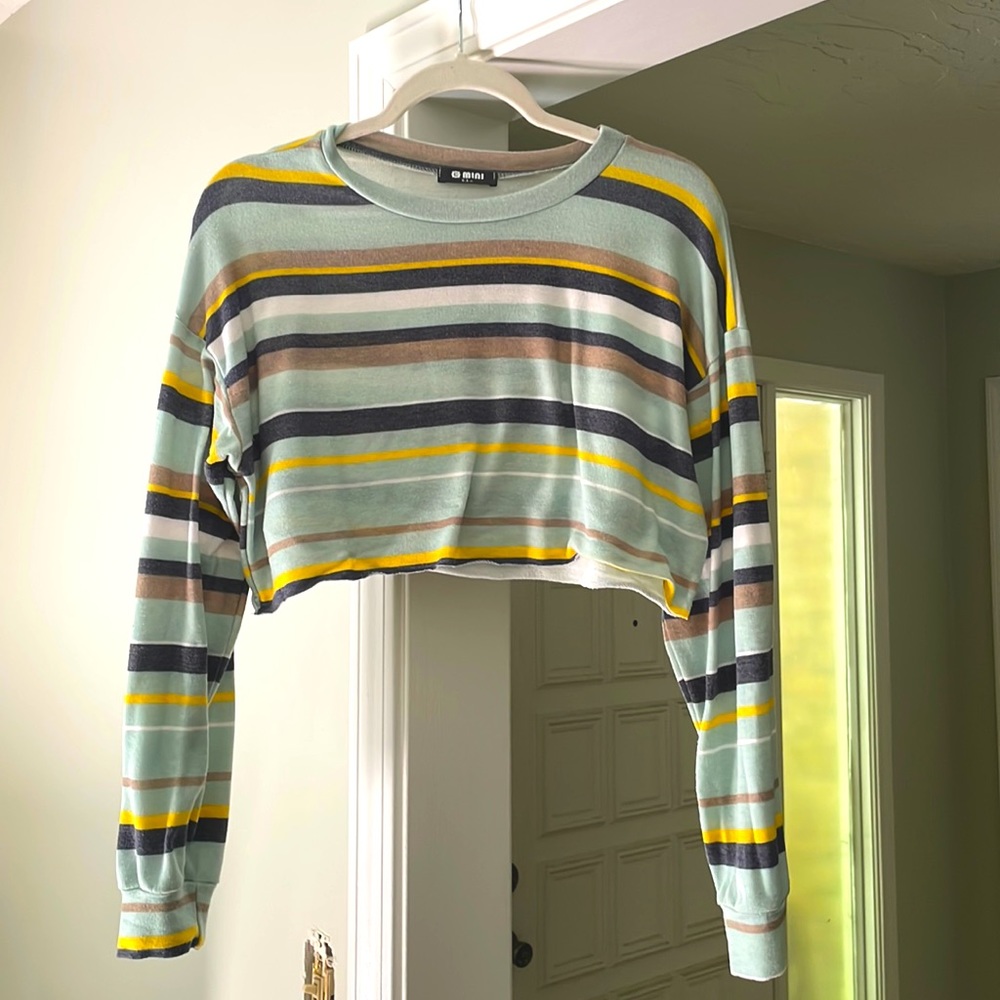 Cropped long sleeve shirt
